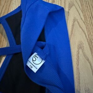 Youth medium. Five bra top. Girls size medium. Blue.